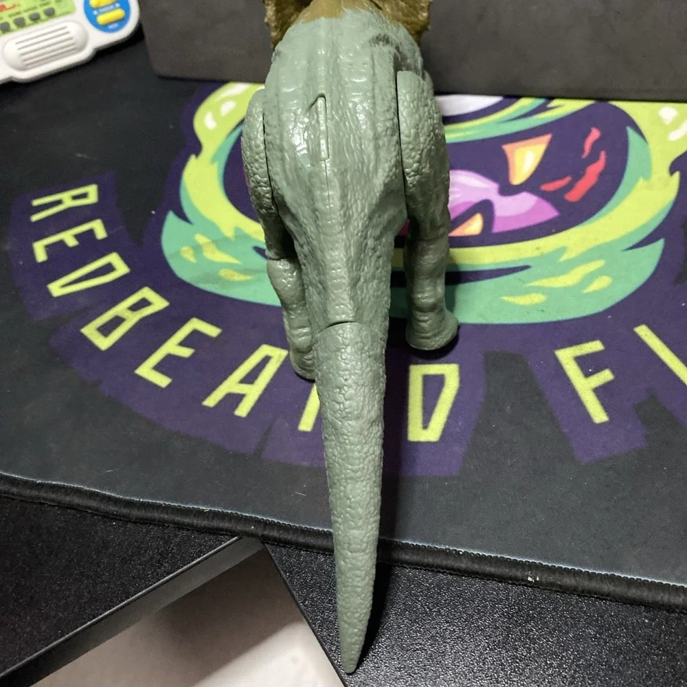Jurassic World Primal Attack Triceratops Sound Strike Dinosaur Action Figure